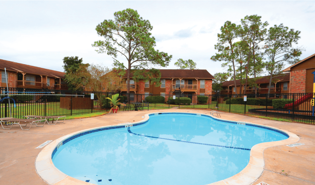 Arbor Pines Villas | swimming pool