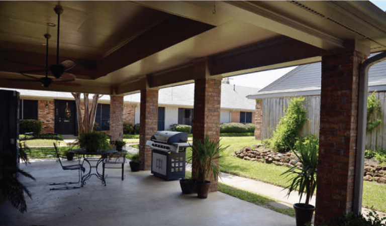 outdoor kitchen